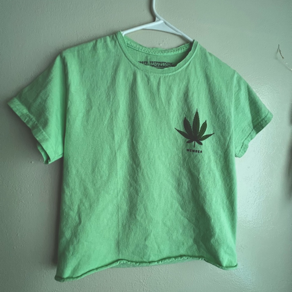 cropped weed tee
